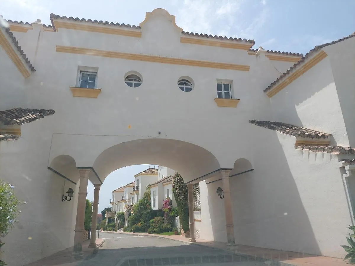 منزل للإقامة Habitacion Triple Moraleja Estepona Costa Del Sol